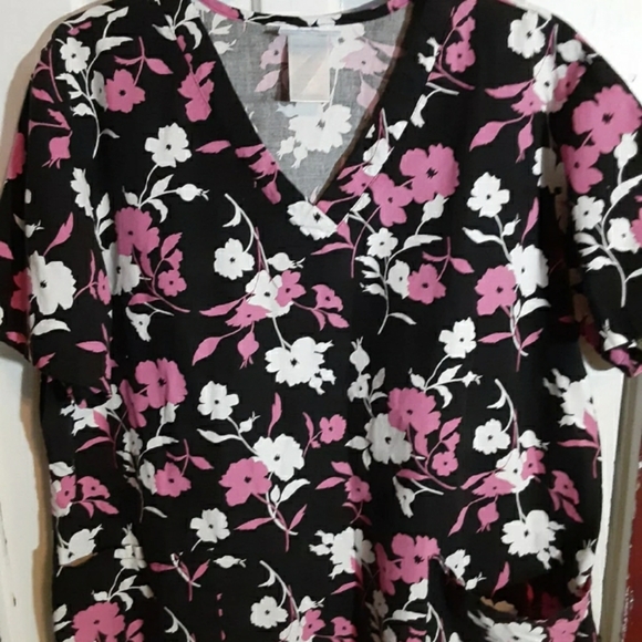 Scrub top - Picture 9 of 9